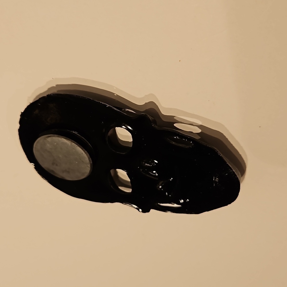 2 SKULL PIRATE MAGNETS - Picture 5 of 9